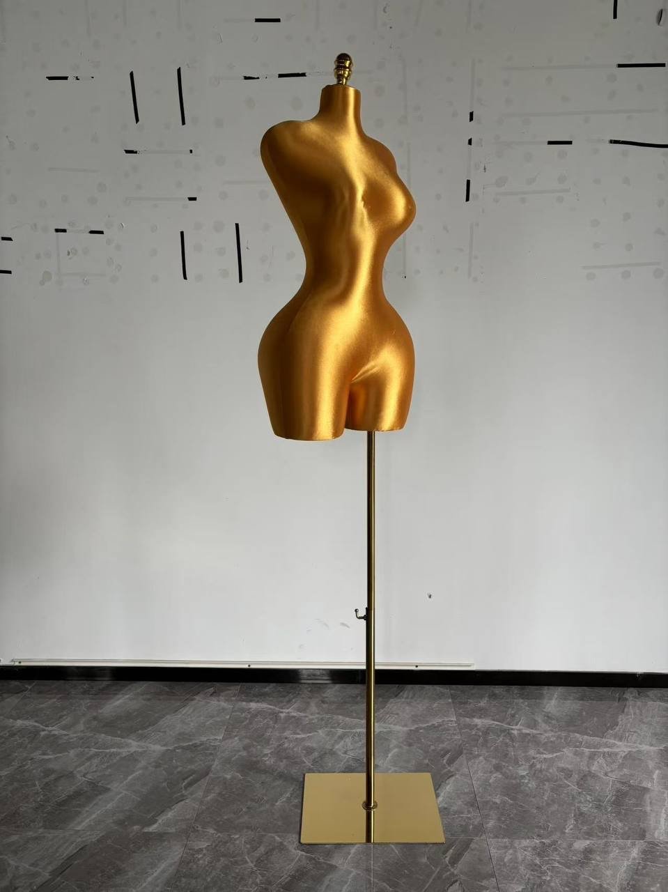 img_4615 4284 PINNABLE HALF BODY BBL MANNEQUIN - Image 1