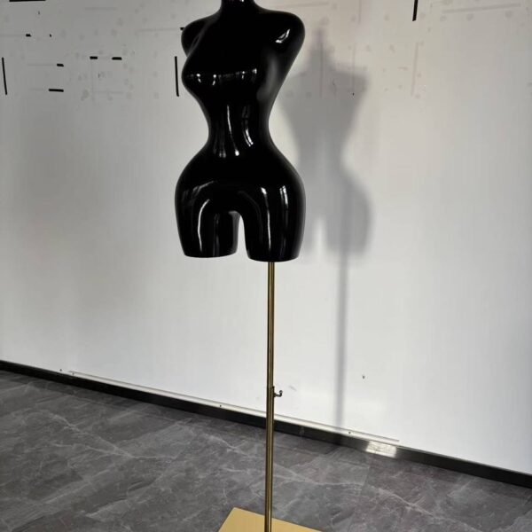 HALF BODY BBL MANNEQUIN (BLACK / WHITE) 8888