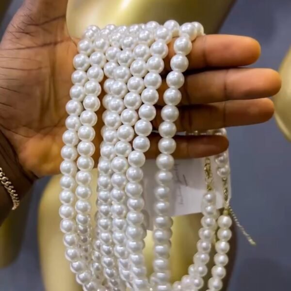 MANNEQUIN PEARLS WHITE BEAD