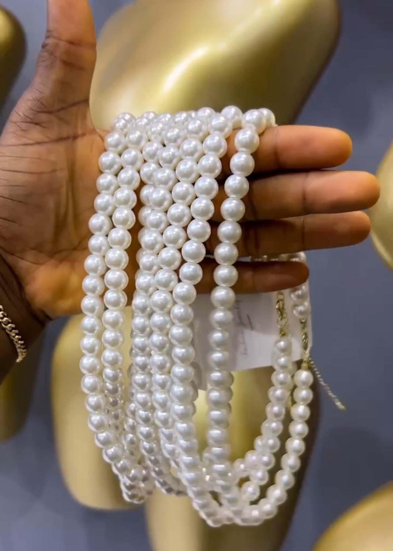 img_4687 MANNEQUIN PEARLS WHITE BEAD - Image 1