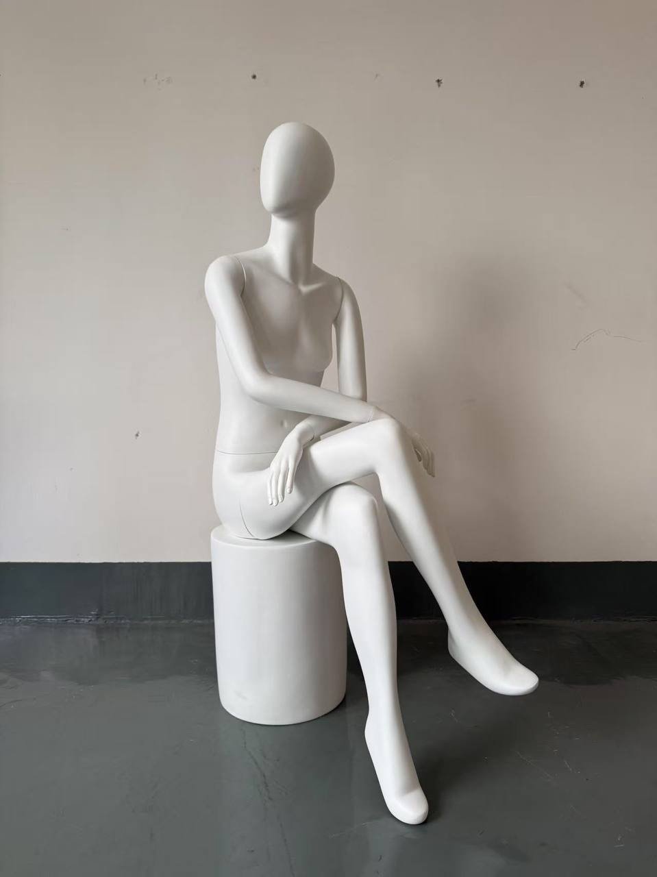 img_4816 5409 FEMALE SITTING MODEL MANNEQUIN - Image 1