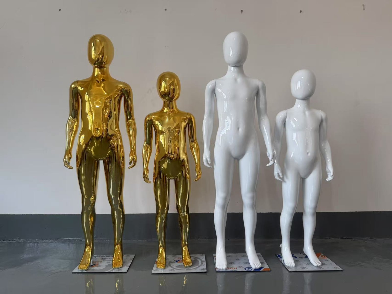 e8a4d4aa3c3edeafd8d62d8292d6b1b5 4290 KIDS MANNEQUIN IN GOLD AND WHITE - Image 1