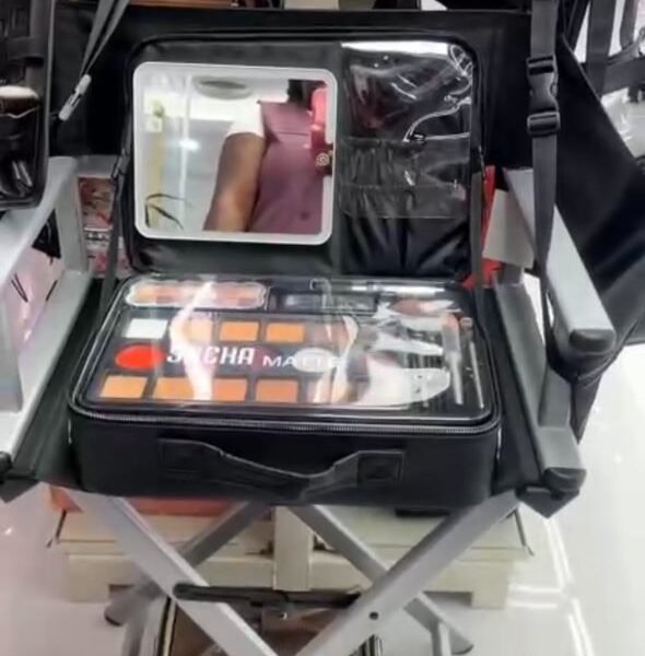 M112 MAKE-UP BOX