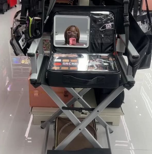 M121 MAKE UP CHAIR